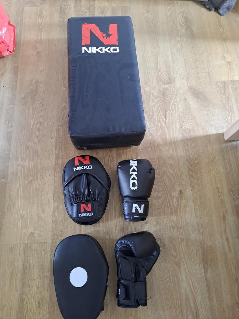 Set kickboksen Nikko pads, stootkussen, handschoenen, Ophalen of Verzenden