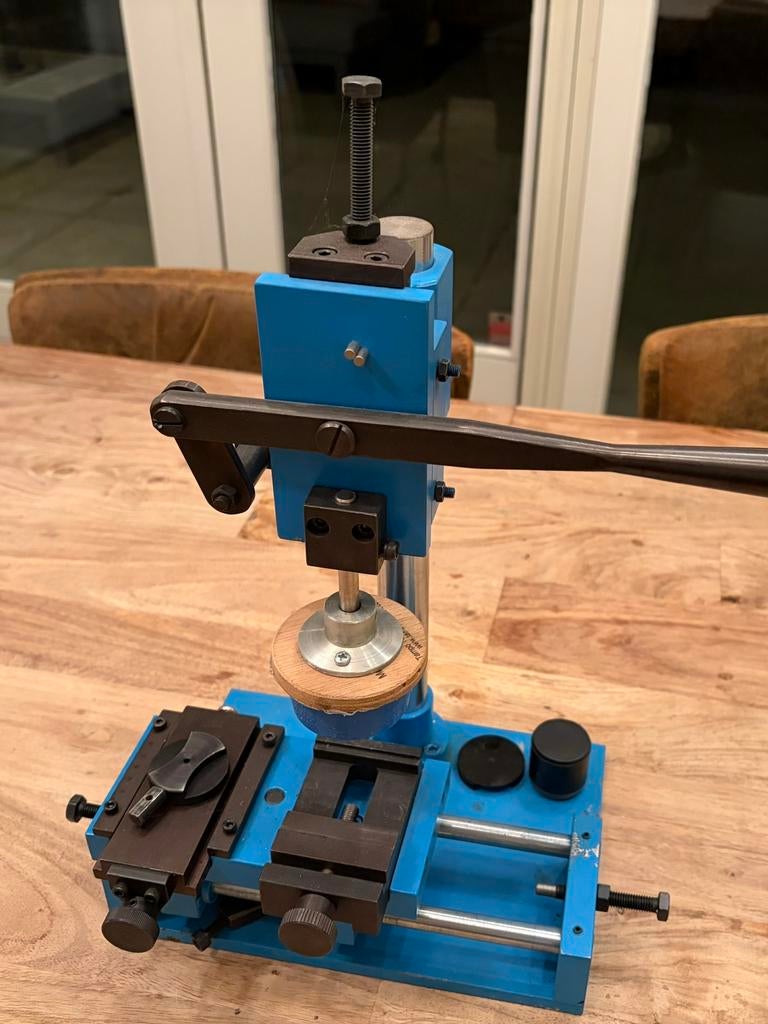 Wijzerplaat stempel machine voor horloge dials, Ophalen, Zo goed als nieuw, Metaaldraaibank