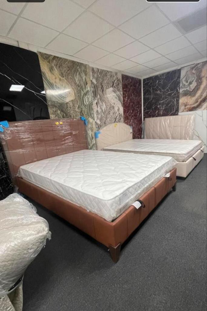 Bed met opbergruimte, matras en hoofdsteun, Huis en Inrichting, Slaapkamer | Bedden, Nieuw, Tweepersoons, 140 cm, 200 cm, Stof