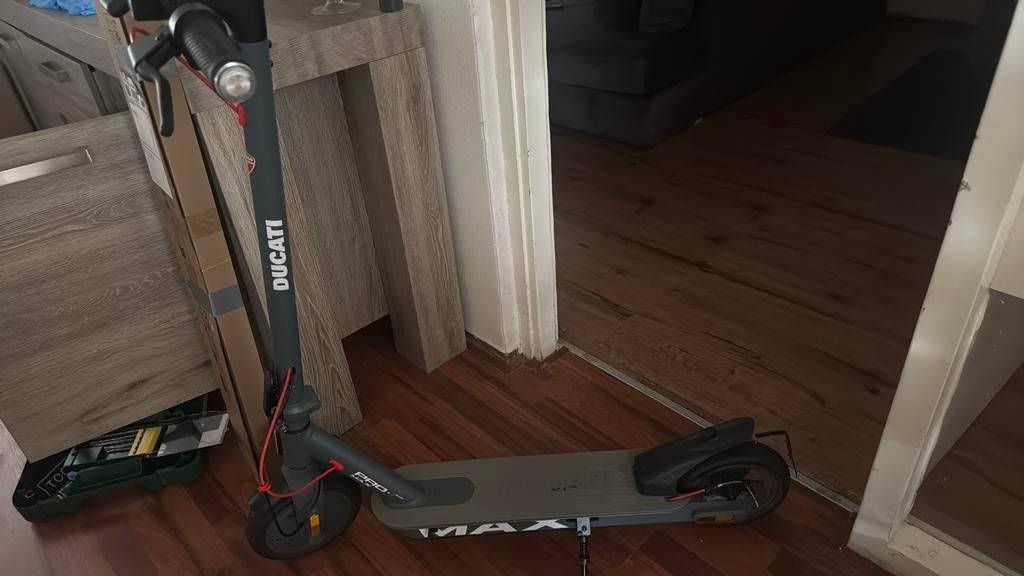Electric step, Fietsen en Brommers, Steps, Ophalen of Verzenden, Zo goed als nieuw, Elektrische step (E-scooter)
