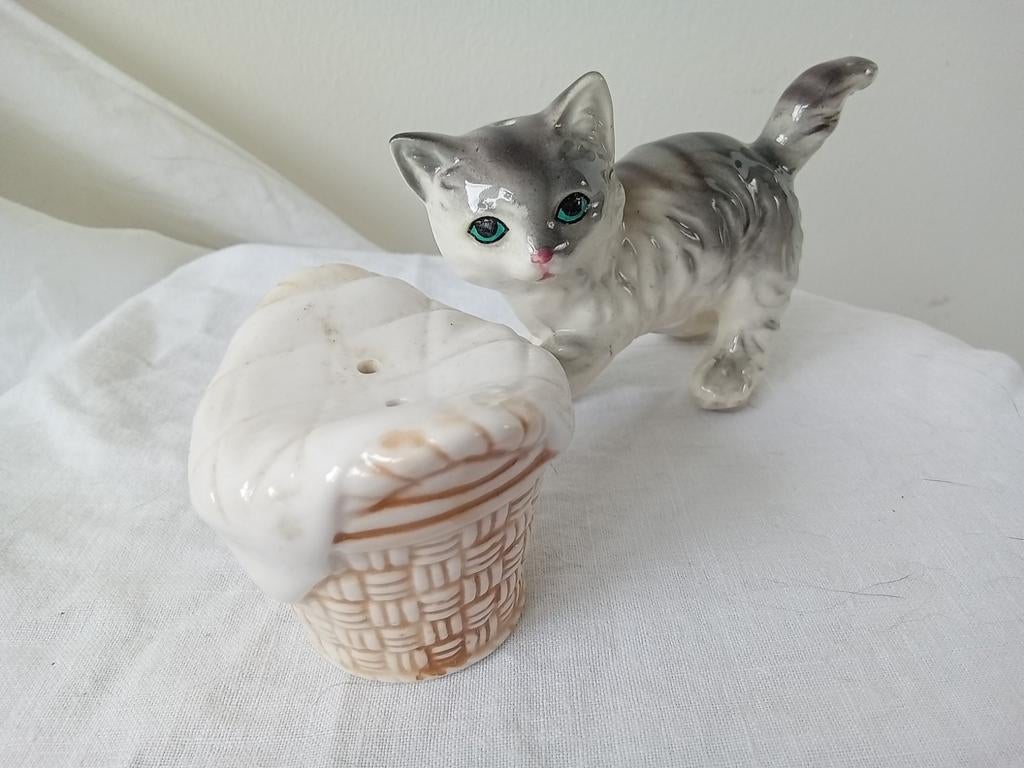 Charmant peper en zout stel kat en mandje, Ophalen of Verzenden