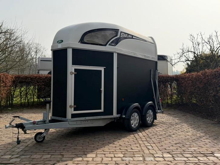 Nette 1.5 paards atec met zadelkamer, Dieren en Toebehoren, Paarden en Pony's | Trailers en Aanhangwagens, Zo goed als nieuw, 1½-paards trailer
