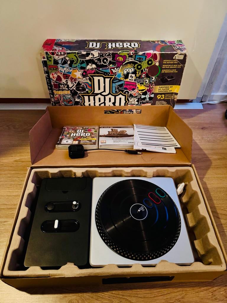 Complete Dj Hero set PS3: controller, dongle & 2 games, Spelcomputers en Games, Ophalen, Muziek, Gebruikt, 1 speler