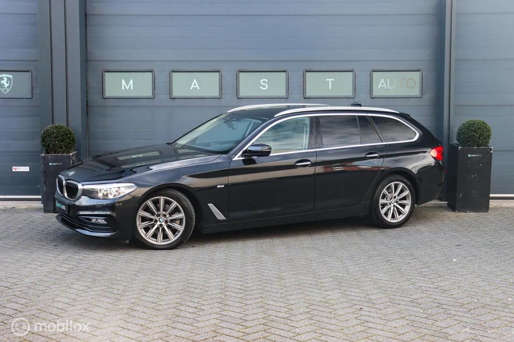 BMW 5-serie Touring 520d xDrive High Executive|LED|Climate|H, Automaat, Stof, 2000 kg, Zwart