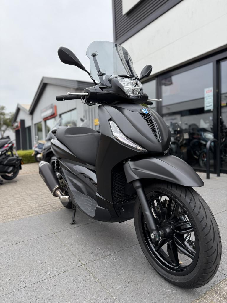 Piaggio Beverly 400 HPE Sport DeepBlack, Motoren, Niet ingevuld, 400 cc, Scooter, Bedrijf