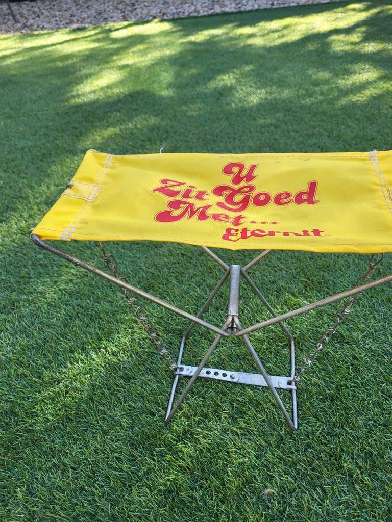 Vintage Opvouwbaar Krukje 'U Zit Goed Met... Eternit', Ophalen of Verzenden