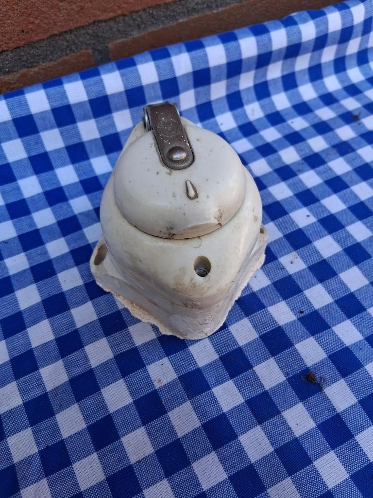 vintage opbouw schakelaar of sanitair drukknop merk abl, Ophalen of Verzenden