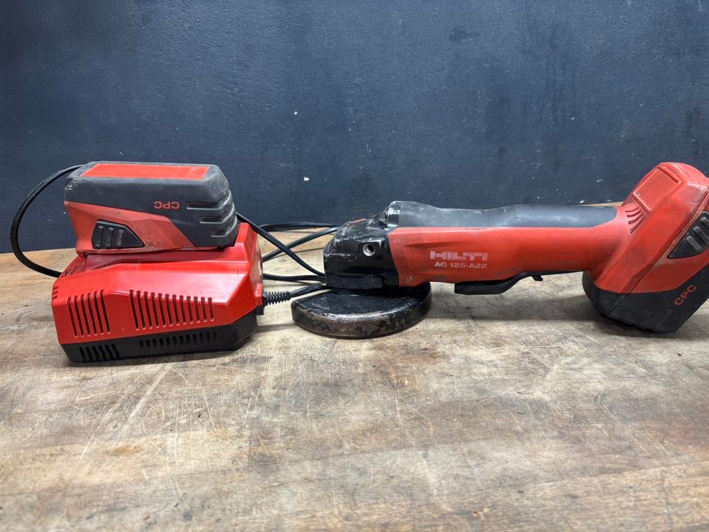 Hilti slijtol met accu’s en lader, Doe-het-zelf en Verbouw, Gereedschap | Boormachines, Ophalen of Verzenden, Gebruikt, Overige typen
