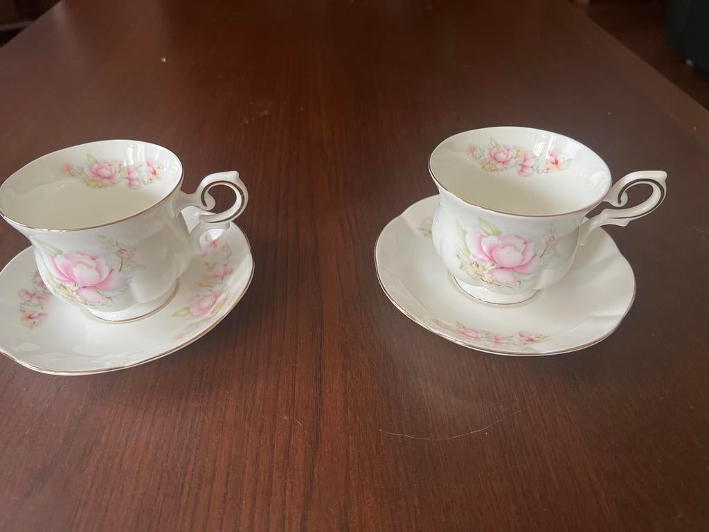 2 Engelse kop en schotels Royal Canterbury Fine Bone China, Ophalen of Verzenden, Gebruikt, Porselein, Kop(pen) en/of Schotel(s)