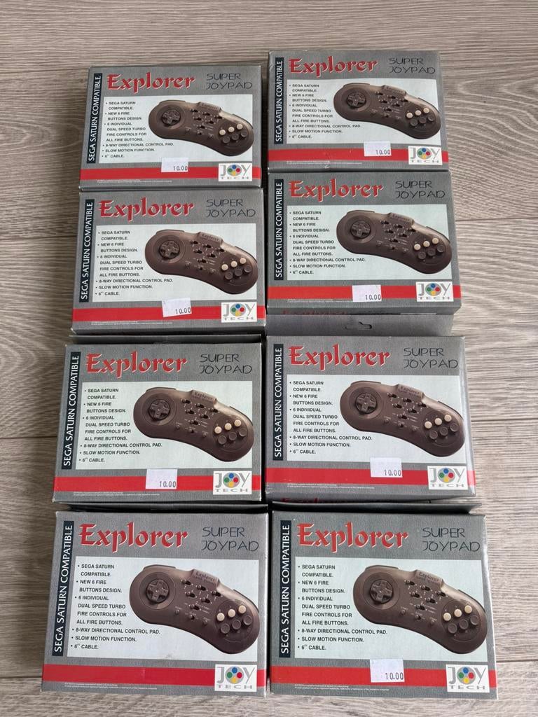 8 nieuwe sega saturn controllers, Spelcomputers en Games, Spelcomputers | Sega, Ophalen of Verzenden, Zo goed als nieuw, Met 2 controllers