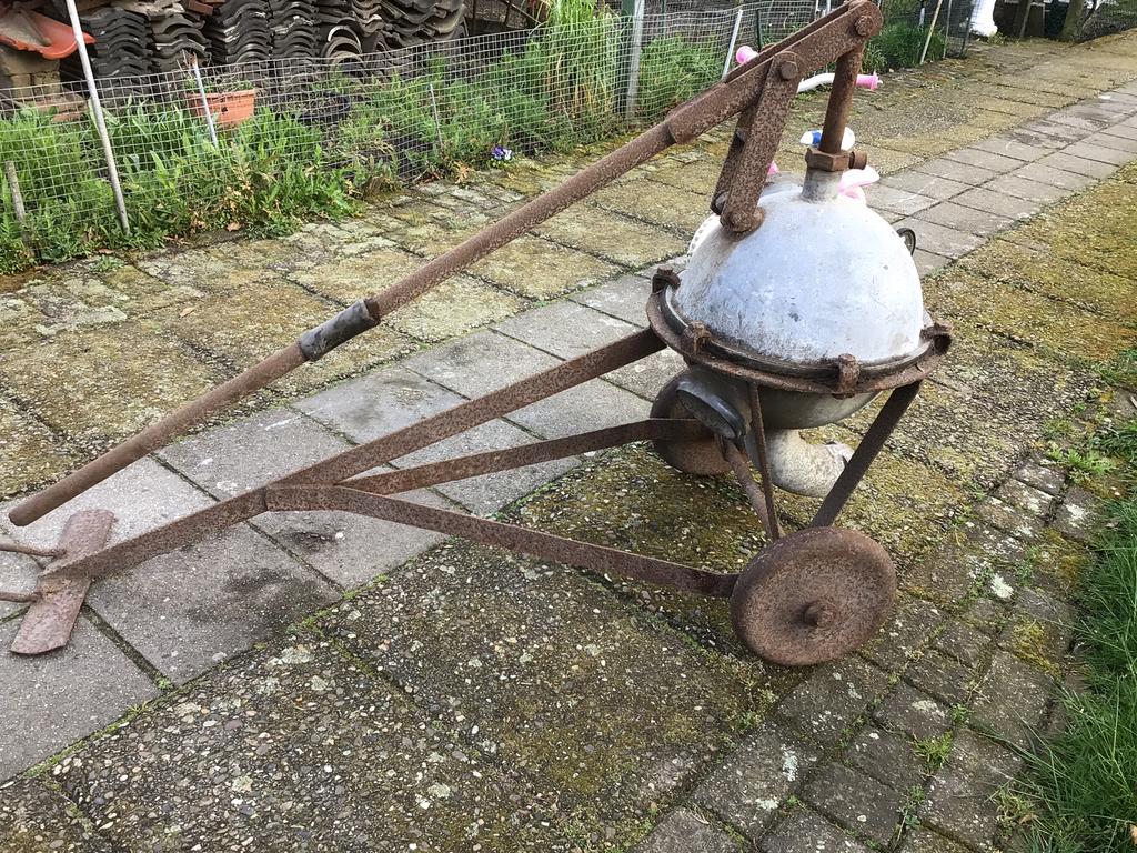 Oude gier(stront) pomp, Ophalen of Verzenden