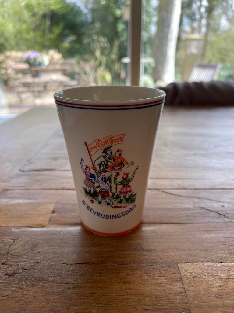 Bevrijdingsbeker 1945-1955 P. Regout Maastricht, Ophalen of Verzenden