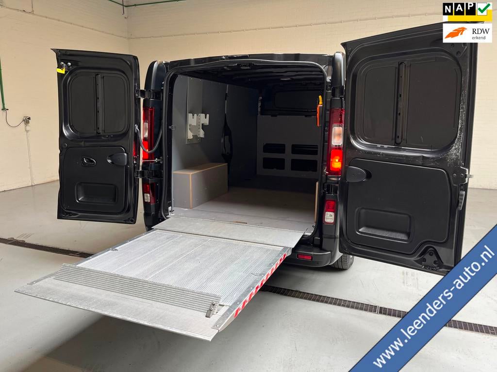 Renault Trafic met Laadklep! 2.0 dCi 120 T29 L2H1 Comfort 3P, Voorwielaandrijving, Stof, Renault, Zwart