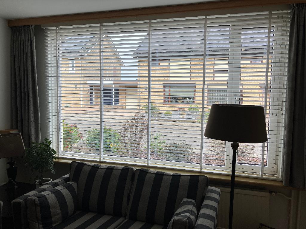 Houten jaloezien en kunsstof lamellen te koop, Ophalen, Gebruikt, Wit, 200 cm of meer