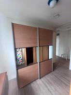 Prachtige kledingkast., Breda