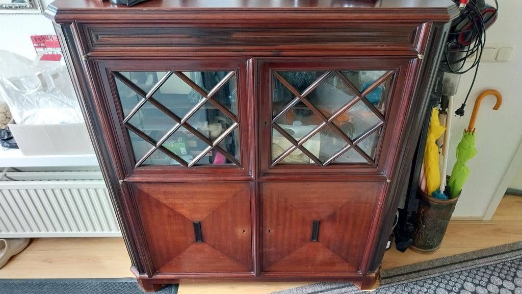 Mahonie houten kast, Ophalen