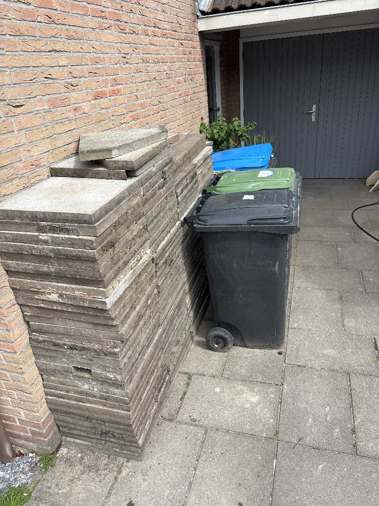 tegels gratis af te halen moeten zsm weg, Tuin en Terras, Tegels en Klinkers, Ophalen, Gebruikt, 10 m² of meer, Beton