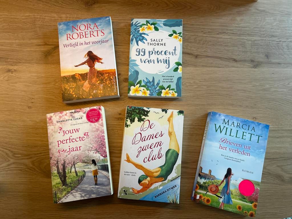 5 romans: Nora Roberts, Sally Thorne, Marcia Willett e.a., Ophalen of Verzenden, Gelezen, Nederland