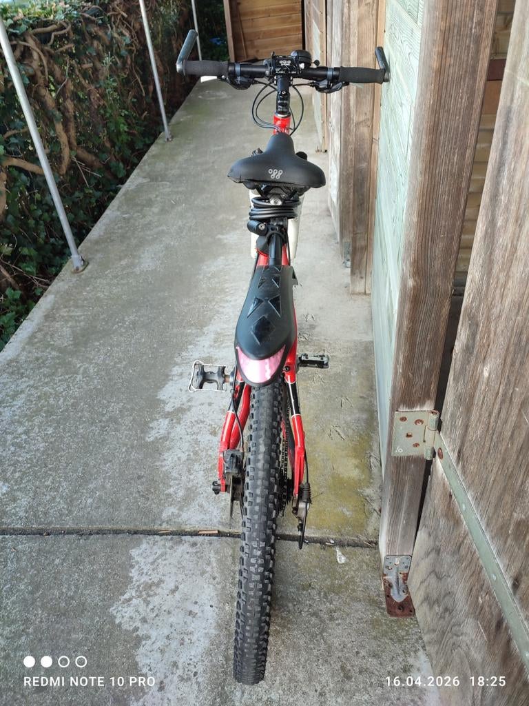 Rode fiets te koop - Banden en rem moeten vervangen, Overige merken, Gebruikt, Hardtail, Ophalen of Verzenden