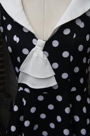 Jurk Banned zwart/ gebroken wit mt S retro Vaste prijs OPRU, Zwart, Ophalen of Verzenden, Maat 36 (S), Boven de knie