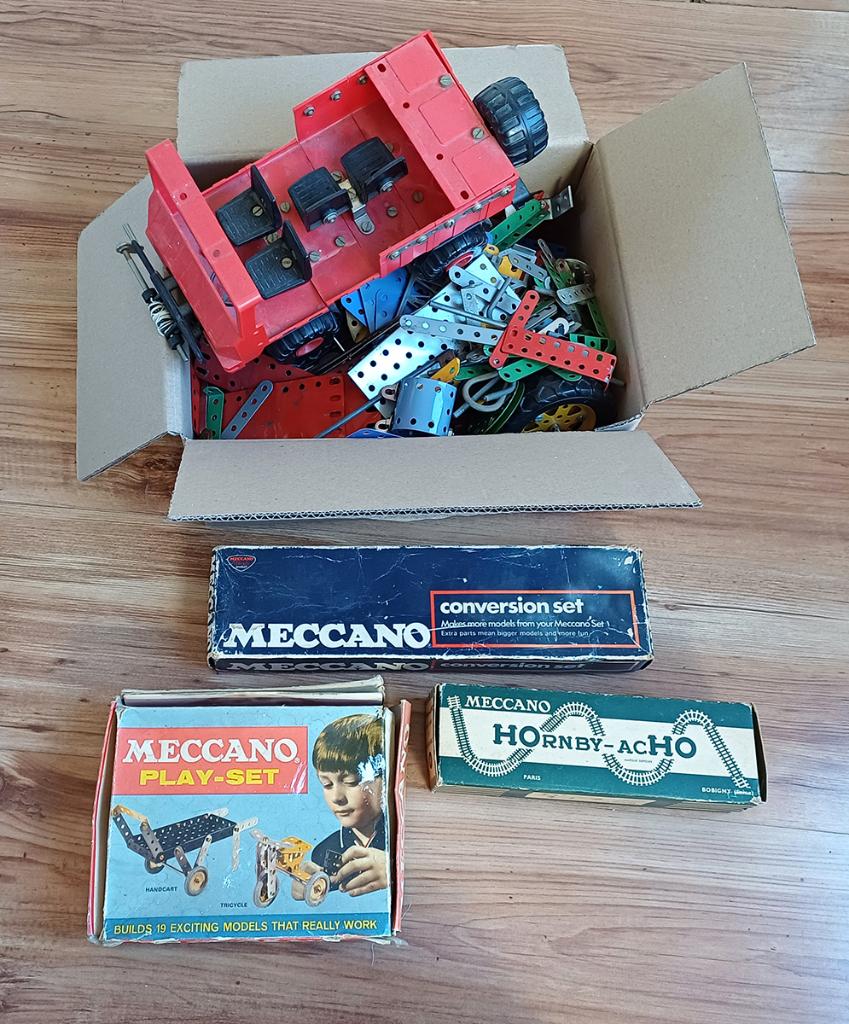 Doos vol met allerlei meccano, incl. oude doosjes en boekjes, Ophalen