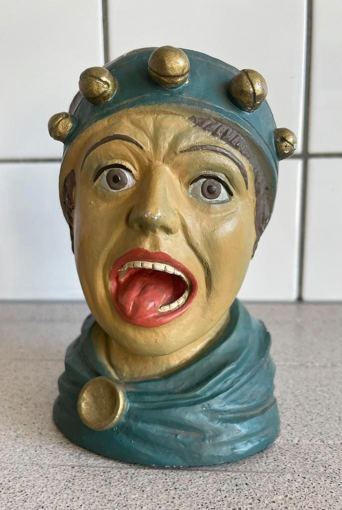 Fantastisch beeld gaper apotheek drogist nar belletjes, Verzamelen, Beelden en Beeldjes, Zo goed als nieuw, Ophalen of Verzenden