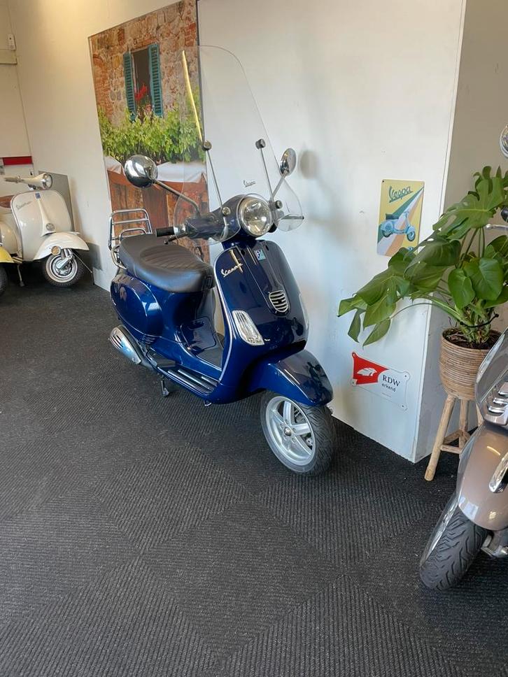 Vespa LX 50 4T // 2013 // Donker Blauw // Brom 45 KM, Fietsen en Brommers, Scooters | Vespa, Gebruikt, Vespa LX, Maximaal 45 km/u