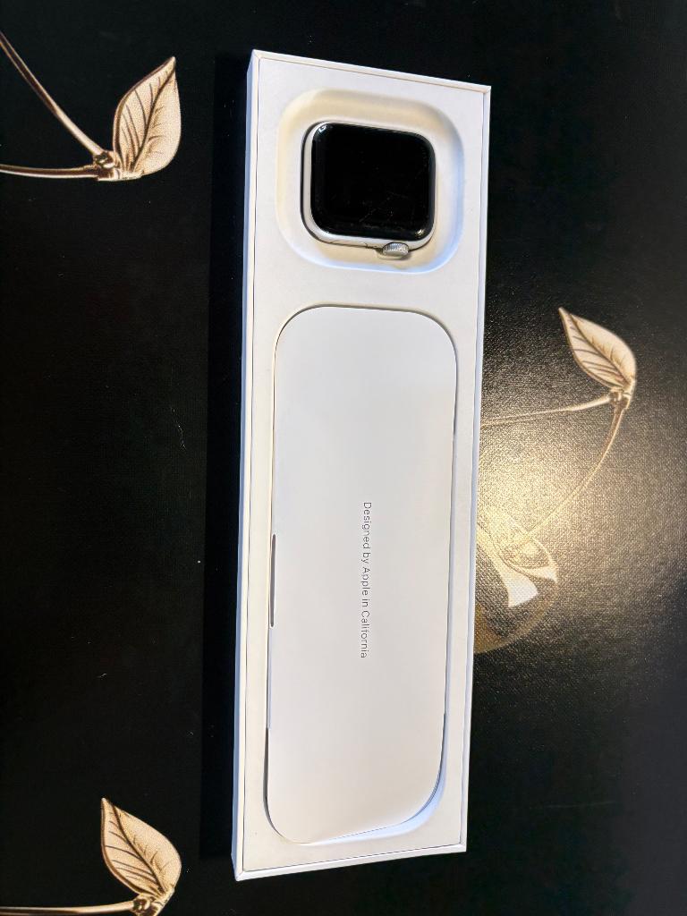 Apple Watch SE 40mm, Sieraden, Tassen en Uiterlijk, Smartwatches, Ophalen, Gebruikt, Apple Watch ⌚️, Zwart