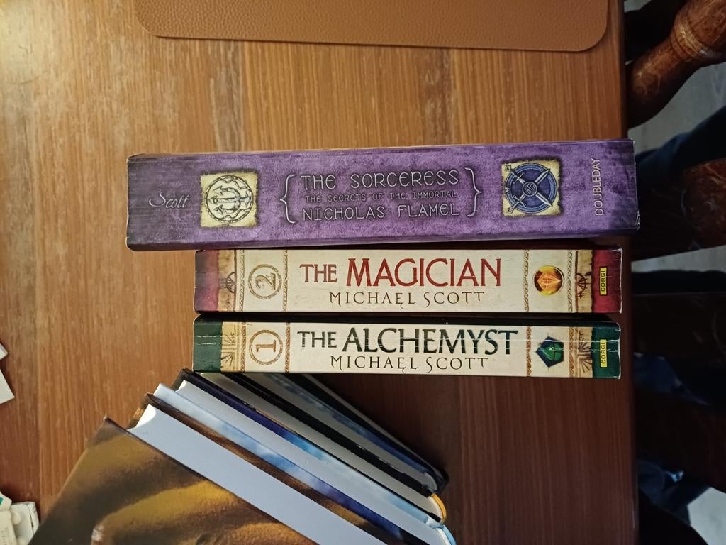 3 boeken uit Engelstalige boekserie van Micheal Scott, Boeken, Ophalen, Gelezen, Michael Scott