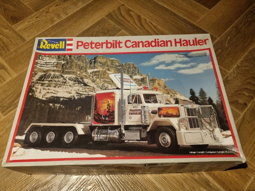 Revell. Peterbilt 359. Canadian Hauler 1/25., Revell, Groter dan 1:32, Ophalen of Verzenden, Zo goed als nieuw