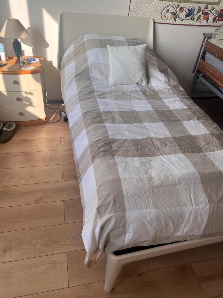 Auping essential 200*90 Matras Evolve, Huis en Inrichting, Slaapkamer | Boxsprings, Ophalen, 90 cm, Eenpersoons, Beige