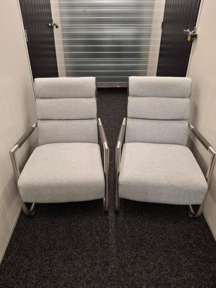 2x XOOON Luzern fauteuils met stalen frame en kunstleder, Huis en Inrichting, Fauteuils, Gebruikt, Kunststof, Metaal, 50 tot 75 cm