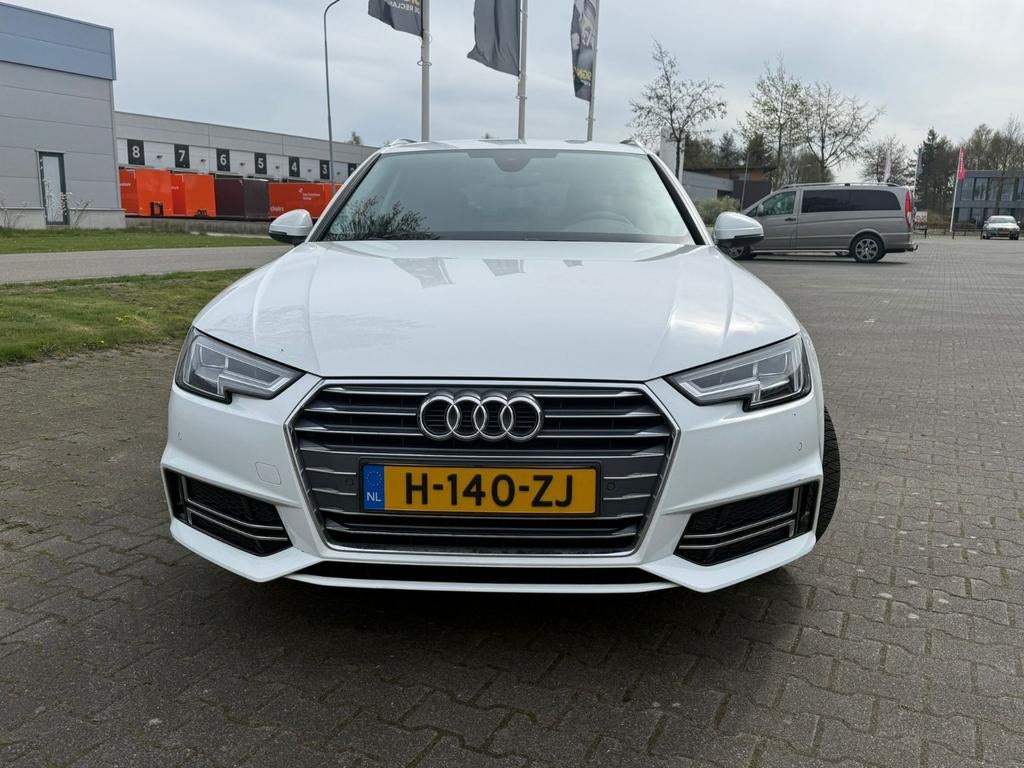 Audi A4 1.4 Tfsi 150pk S Tronic 2017 Wit, Auto's, Audi, Zwart, 4 cilinders, A4, Wit