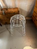 Vintage draadkrukje, Huis en Inrichting, Krukjes, Ophalen, Gebruikt, IJzer