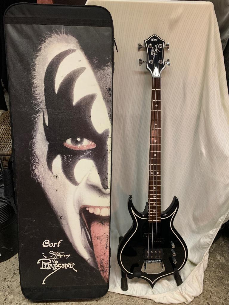 Gene Simmons Cort Punisher Bas, Muziek en Instrumenten, Ophalen, Zo goed als nieuw, Elektrisch