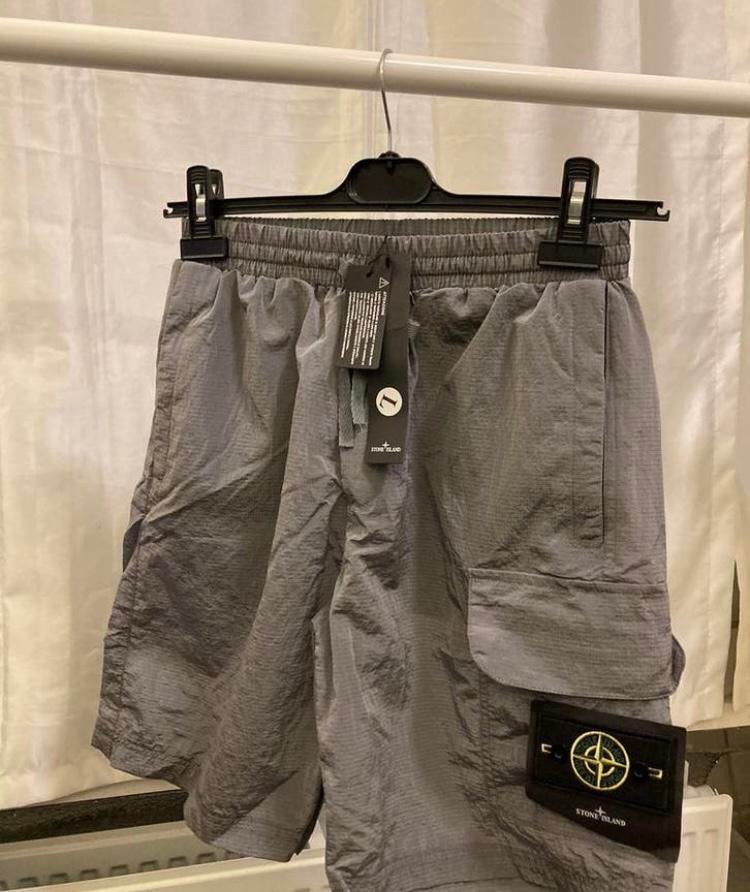 Stone ısland korte broek, Ophalen of Verzenden, Nieuw, Maat 52/54 (L), Grijs