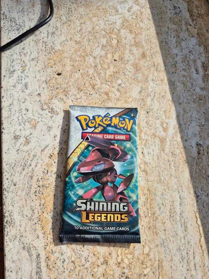 Pokemon TCG Shining Legends Booster Pack Ongeopend, Hobby en Vrije tijd, Verzamelkaartspellen | Pokémon, Zo goed als nieuw, Booster
