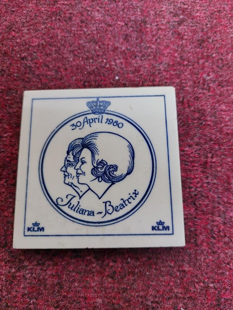 Tegeltje KLM Koningin Juliana Beatrix. 30 april 1980, Ophalen