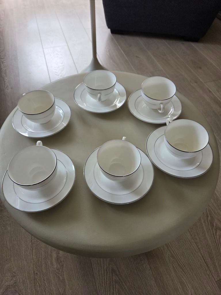 Balmoral Bone China kop en schotel set, Nieuw, Ophalen of Verzenden, Overige stijlen, Kop(pen) en/of Schotel(s)