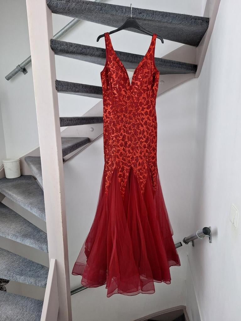 Prachtige rode galajurk met pailletten en tule, maat 38/40, Ophalen of Verzenden, Zo goed als nieuw, Maat 38/40 (M), Rood
