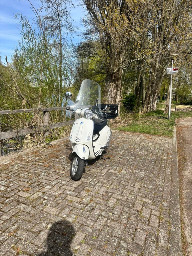 Vespa Primavera 4T 2V, Fietsen en Brommers, Scooters | Vespa, Gebruikt, Overige modellen, Maximaal 45 km/u, Benzine, Ophalen