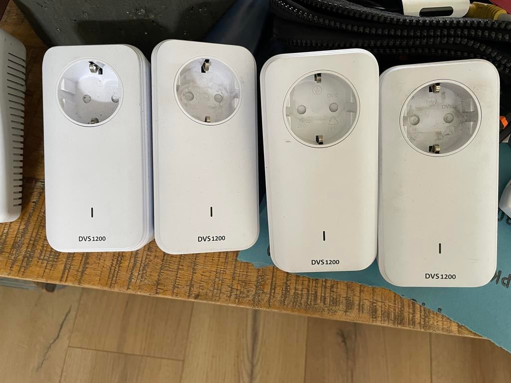 4x DVS 1200 Powerline adapters, Ophalen, Zo goed als nieuw