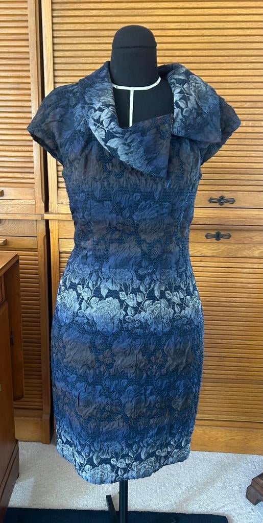 Jurk gemaakt van Italiaanse Couturestof maat 38, Maat 38/40 (M), Blauw, Ophalen of Verzenden, Zo goed als nieuw