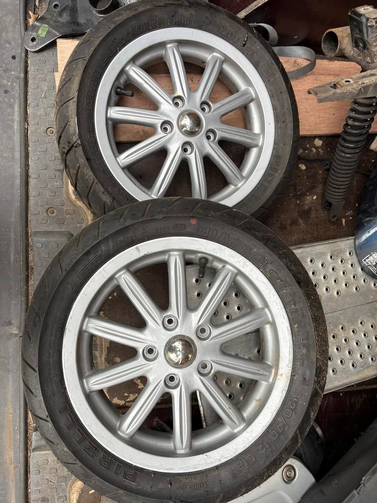 Set wielen met zo goed als nieuwe banden piaggio mp3, Ophalen of Verzenden