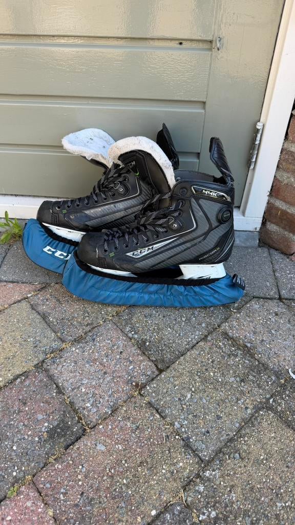 CCM Ribcor 44K ijshockeyschaatsen met Pump systeem, Ophalen of Verzenden, Gebruikt, IJshockeyschaatsen, Overige merken