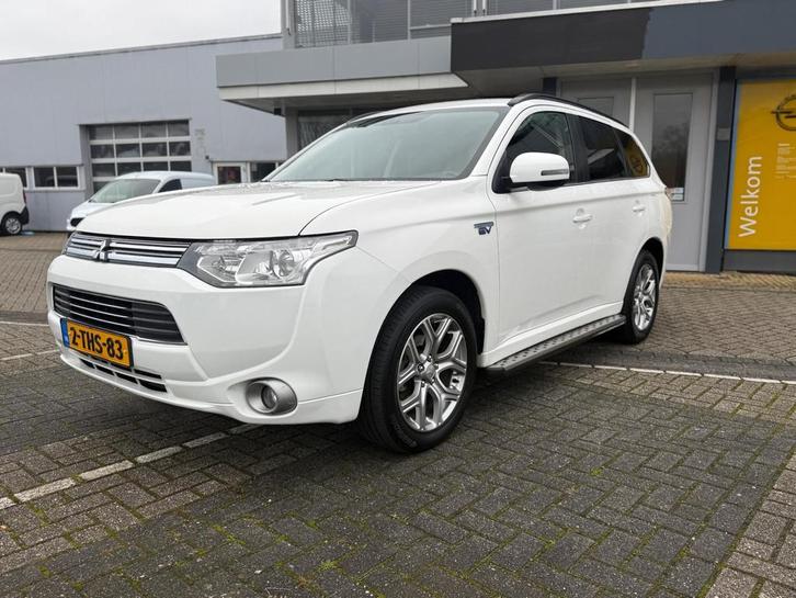 Mitsubishi Outlander 2.0 PHEV instyle+ | Navi | Camera | Aut, Auto's, Mitsubishi, Bedrijf, Te koop, Outlander, 360° camera, 4x4