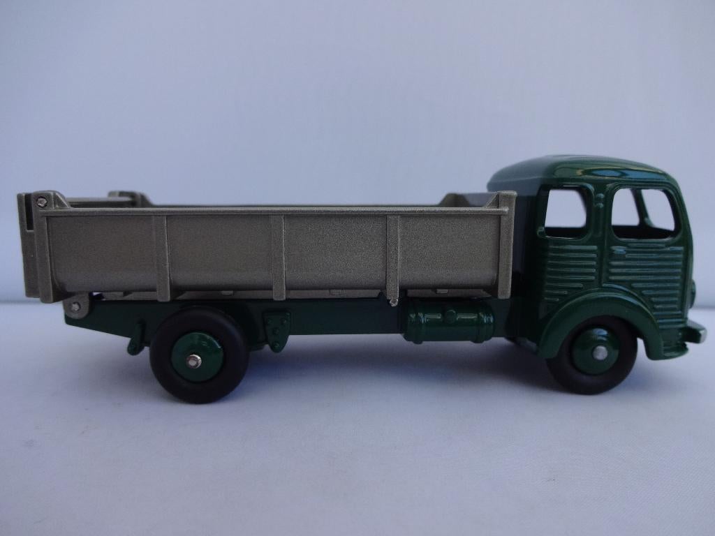 1/43 Dinky toys 33B Simca Cargo benne basculante striée de