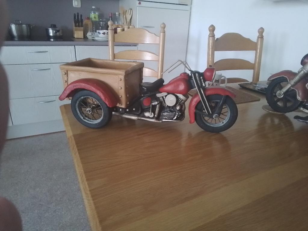 2 verschillende "Harley" motorfietsen., Ophalen of Verzenden, Zo goed als nieuw