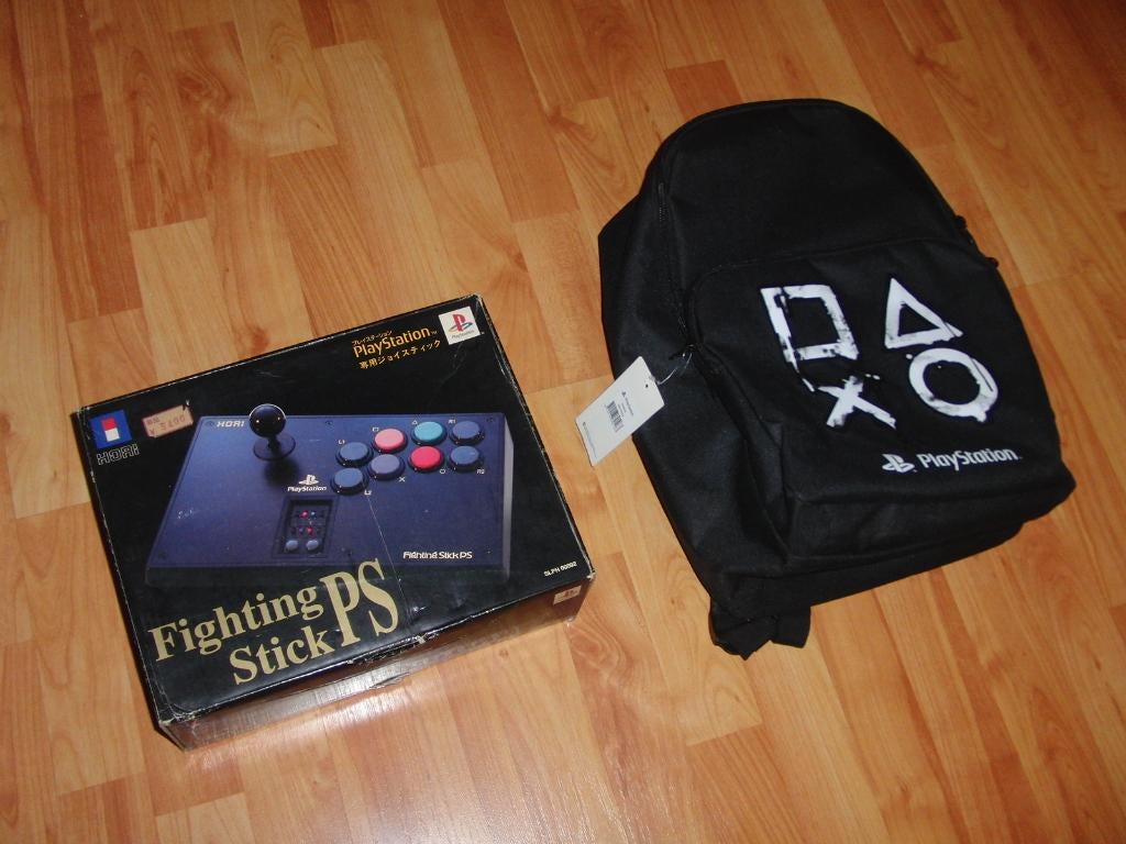 PlayStation 1 set Hori Fighting Stick + Originele Rugzak!, Ophalen of Verzenden, Gebruikt, Met 1 controller
