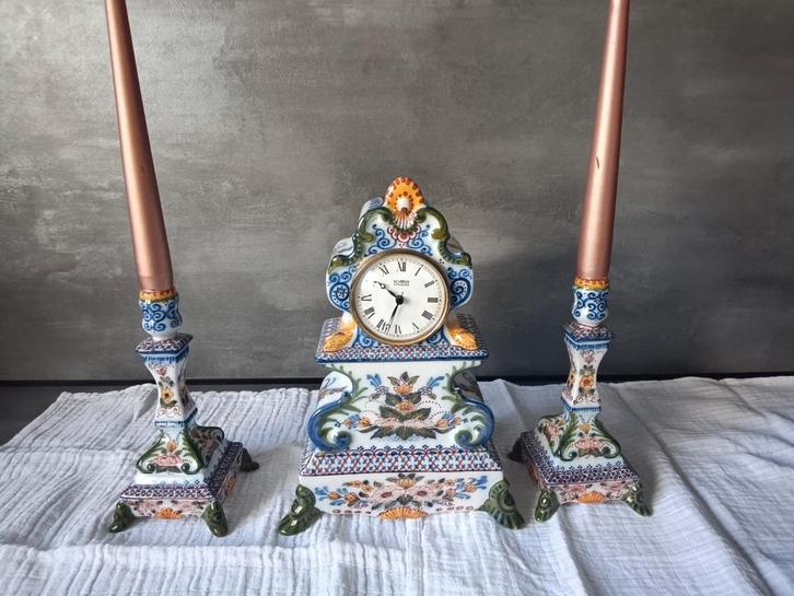 Makkum aardewerk klok met kandelaars, Antiek en Kunst, Antiek | Keramiek en Aardewerk, Ophalen of Verzenden